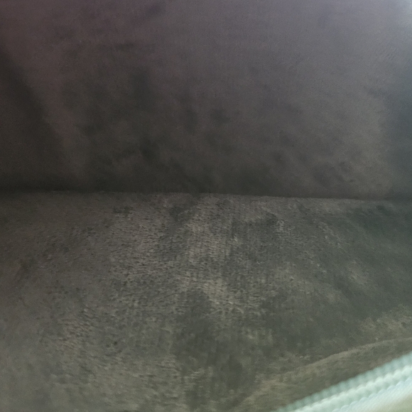 Peas in a Pod Molded Sling Bag Fanny Pack Green Plush Crossbody NWOT Adjustable - Picture 8 of 12